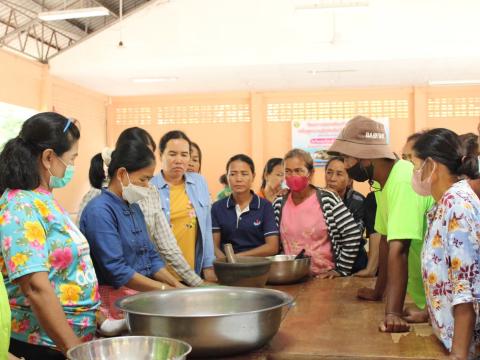 โครงการอบรมส่งเสริมอาชีพระยะสั้น หลักสูตรการทำปลาส้มไร้กาง และเค้กกล้วยหอม
